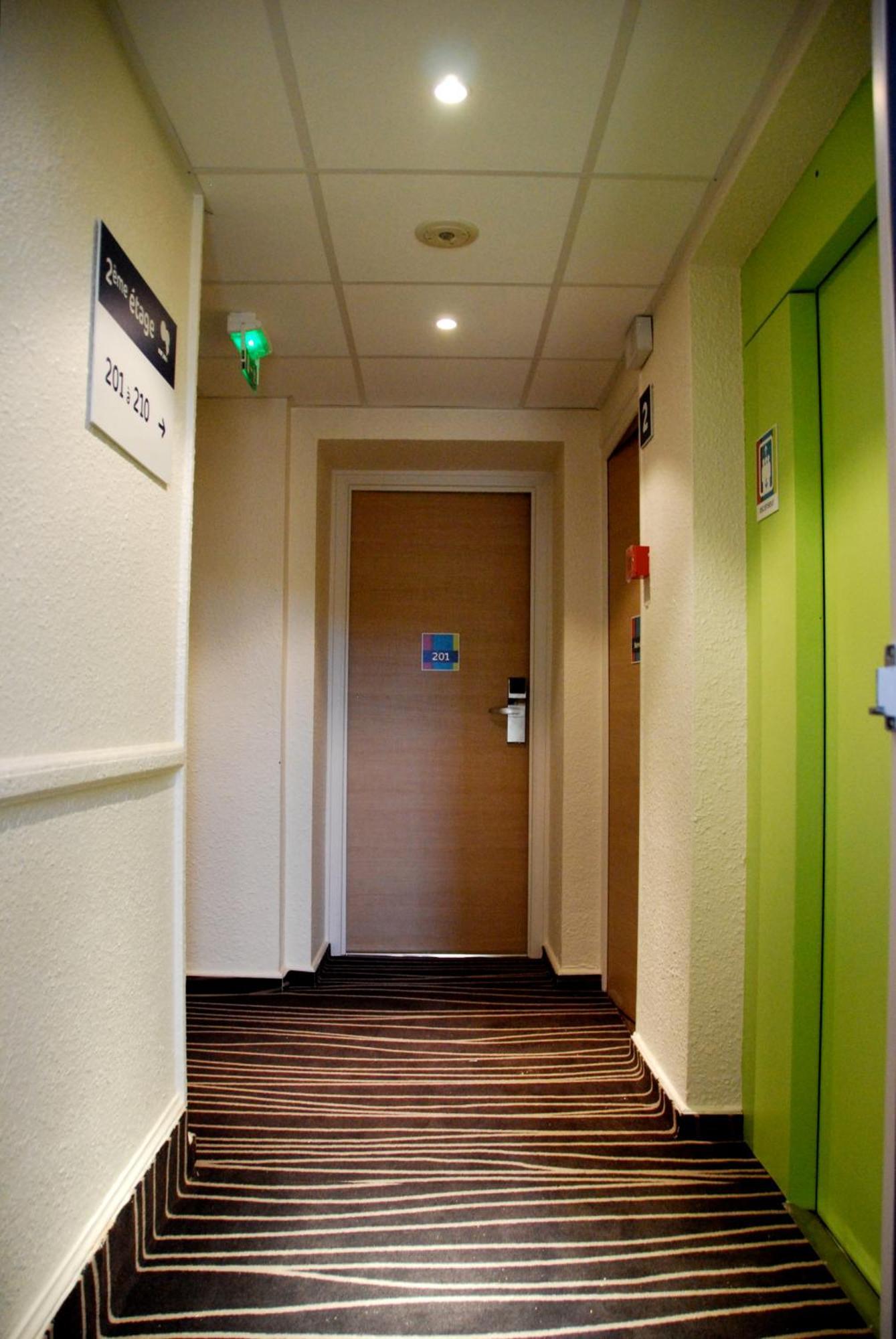 Hotel Ibis Styles Roanne Centre Gare Exterior foto