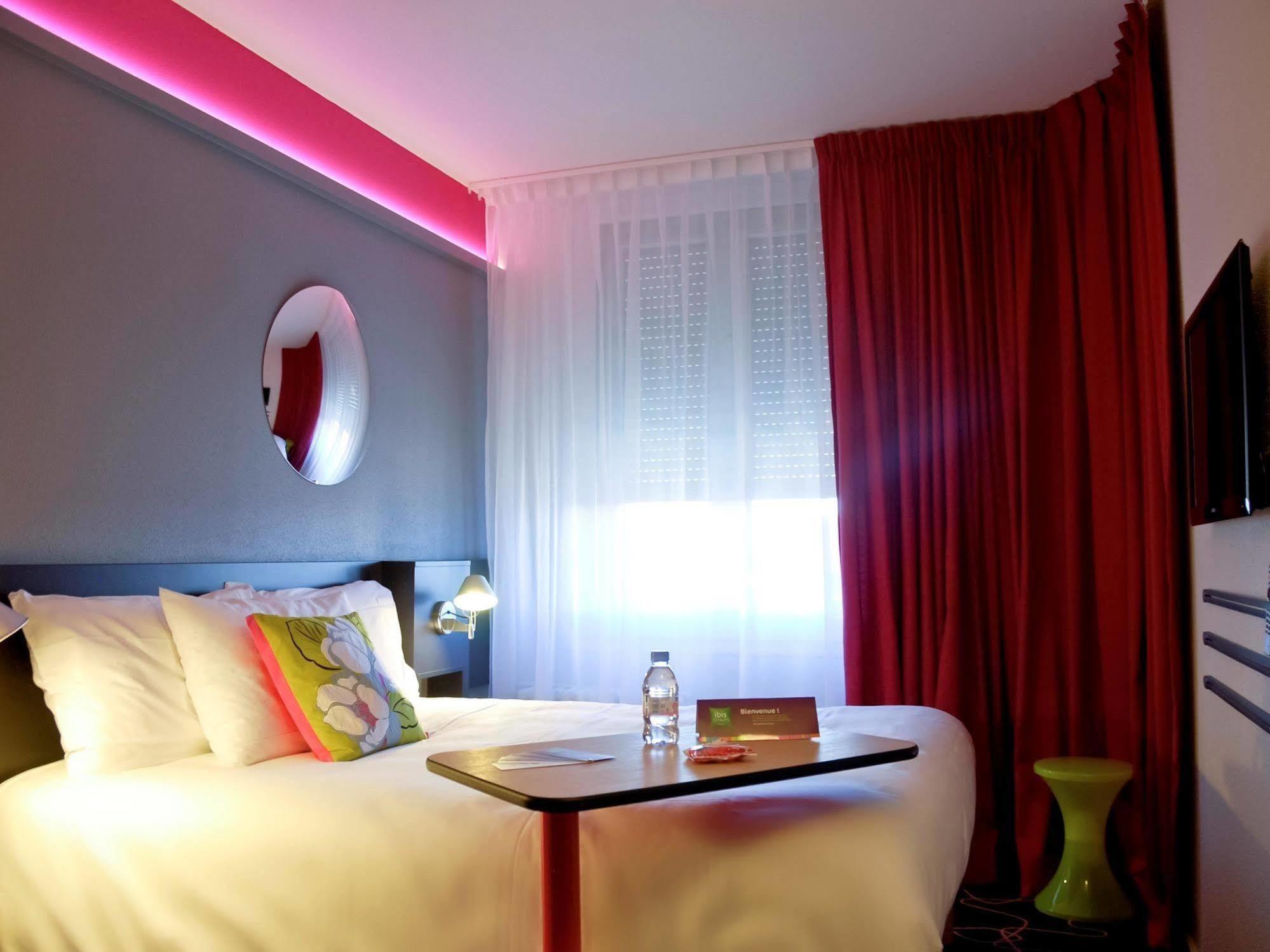 Hotel Ibis Styles Roanne Centre Gare Exterior foto